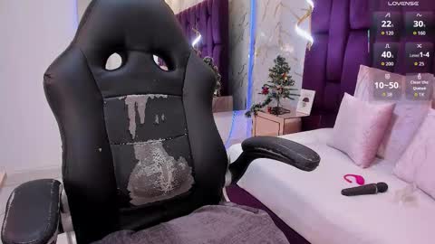 Cloe online show from December 4, 6:16 pm