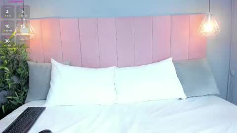 C L O E  online show from September 17, 4:25 am