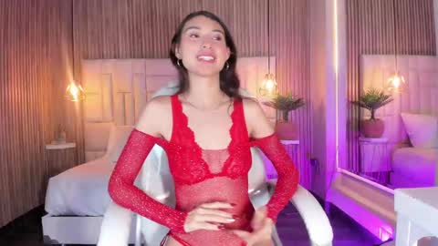 C L O E  online show from September 28, 5:57 am