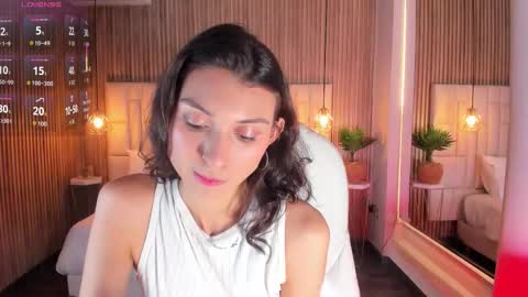 C L O E  online show from January 15, 4:39 am