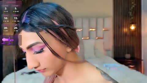Snapshot of cloee_cameron chatting on June 11, 3:10 pm cloee_cameron online show from June 11, 3:10 pm