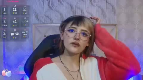 Snapshot of cloee_tay1 chatting on July 1, 11:23 am cloee_tay1 online show from July 1, 11:23 am