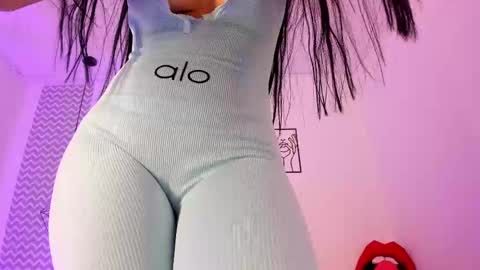 cloe online show from October 31, 1:45 pm