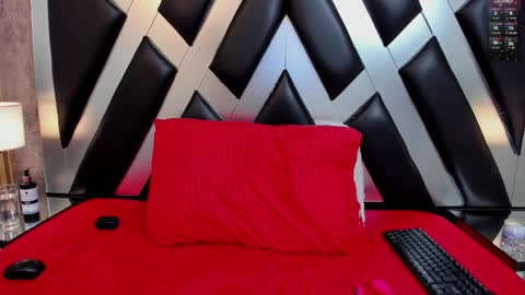 Snapshot of cloeperson chatting on February 5, 4:11 pm lady cloe person online show from February 5, 4:11 pm