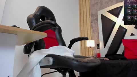 Snapshot of cloeperson chatting on February 6, 3:48 pm lady cloe person online show from February 6, 3:48 pm