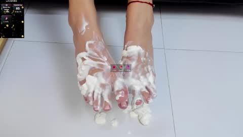 Snapshot of cloeperson chatting on February 19, 3:52 pm lady cloe person online show from February 19, 3:52 pm