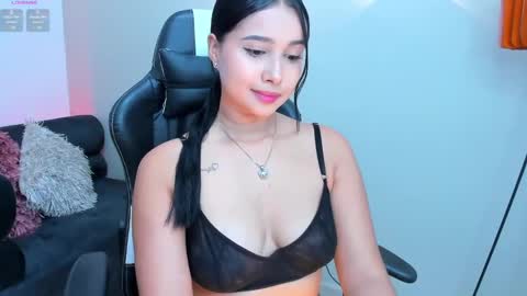 Snapshot of cloewilliamsxx chatting on December 27, 1:50 pm Cloe online show from December 27, 1:50 pm