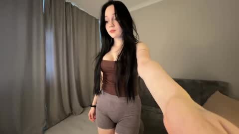 Ellie online show from May 6, 4:08 am