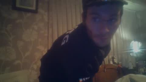 Snapshot of clouds_rider999 chatting on February 12, 11:07 am clouds_rider999 online show from February 12, 11:07 am