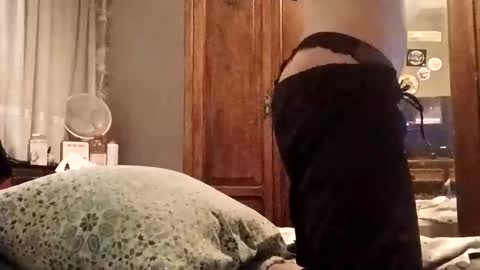 Snapshot of clouds_rider999 chatting on February 23, 5:50 pm clouds_rider999 online show from February 23, 5:50 pm