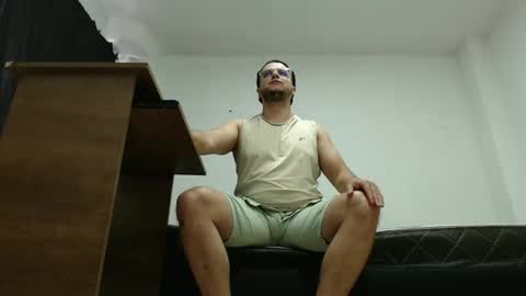Snapshot of cloudsfunxxx chatting on May 7, 3:06 pm cloudsfunxxx online show from May 7, 3:06 pm