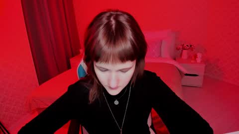 Snapshot of clover_red chatting on December 15, 2:48 pm Clover follow me online show from December 15, 2:48 pm