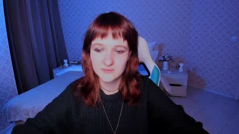 Snapshot of clover_red chatting on December 17, 6:09 pm Clover follow me online show from December 17, 6:09 pm