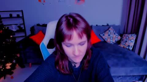 Snapshot of clover_red chatting on January 4, 5:58 pm Clover follow me online show from January 4, 5:58 pm