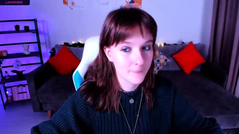 Snapshot of clover_red chatting on January 18, 3:49 pm Clover follow me online show from January 18, 3:49 pm