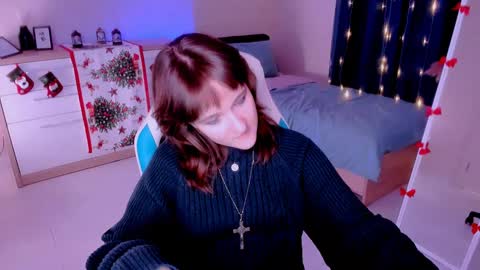 Snapshot of clover_red chatting on January 19, 6:00 pm Clover follow me online show from January 19, 6:00 pm