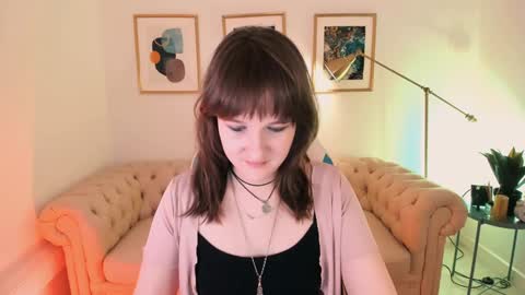 Snapshot of clover_red chatting on January 28, 2:21 pm Clover follow me online show from January 28, 2:21 pm