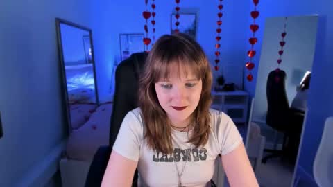 Snapshot of clover_red chatting on February 13, 5:44 pm Clover follow me online show from February 13, 5:44 pm