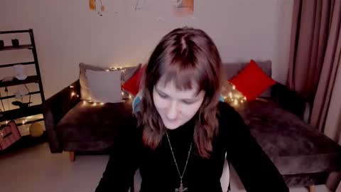 Snapshot of clover_red chatting on March 8, 6:16 pm Clover follow me online show from March 8, 6:16 pm