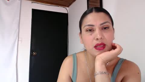Snapshot of clovermiller chatting on June 4, 3:51 pm rocio online show from June 4, 3:51 pm