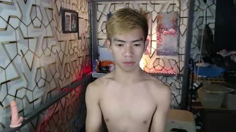 Snapshot of clyde_twinkx chatting on October 30, 4:52 pm clyde_twinkx online show from October 30, 4:52 pm