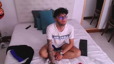 Snapshot of cock_fox chatting on October 10, 4:00 am Camilo online show from October 10, 4:00 am