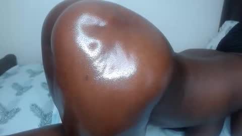 cocoa_devine online show from April 18, 11:58 am