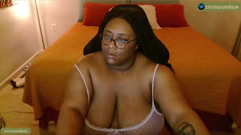 Snapshot of cocoasundaze chatting on March 9, 1:35 am Sunnye Daze online show from March 9, 1:35 am