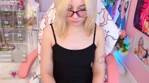 Mia online show from December 21, 3:25 am