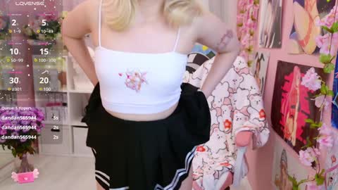 Mia online show from February 5, 8:57 pm