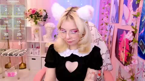 Mia online show from March 9, 11:03 pm