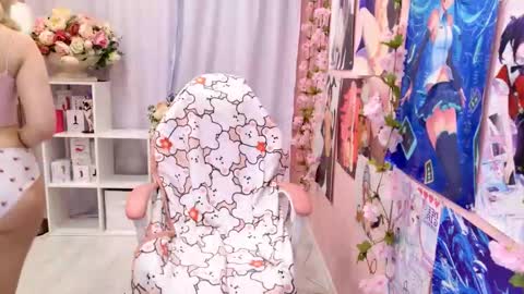 Mia online show from September 19, 3:24 pm