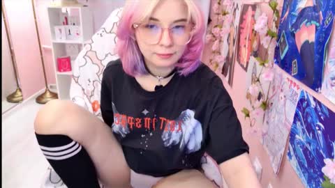 Mia online show from October 7, 4:26 pm