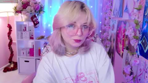 Mia online show from December 17, 9:10 pm