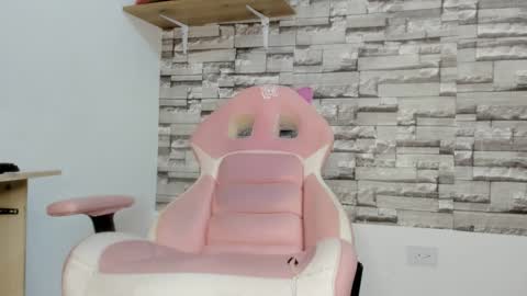 Snapshot of coffee_hot chatting on January 16, 5:55 pm laurita online show from January 16, 5:55 pm