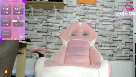 Snapshot of coffee_hot chatting on February 28, 1:36 pm laurita online show from February 28, 1:36 pm