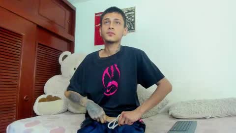 Snapshot of cold_snow13 chatting on October 2, 8:10 am cold_snow13 online show from October 2, 8:10 am