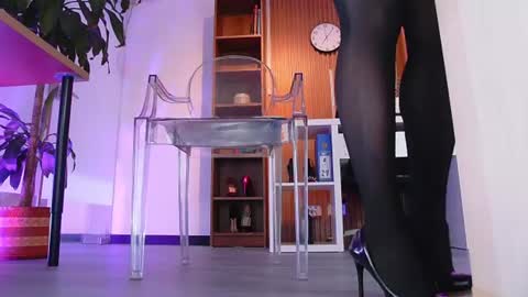 Snapshot of colete_milf chatting on June 24, 12:04 pm Samantha online show from June 24, 12:04 pm