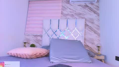 colett online show from April 18, 12:20 pm