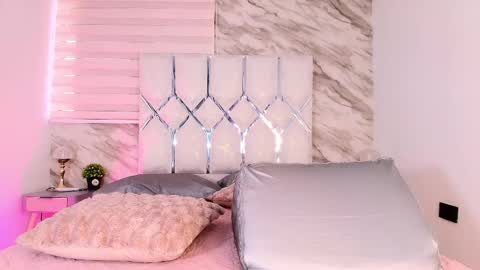 colett online show from April 23, 11:53 am