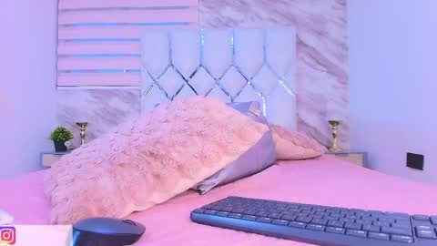 colett online show from April 26, 11:52 am