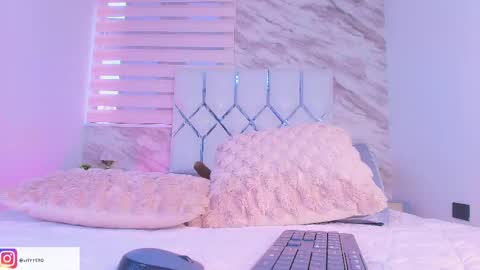 colett online show from April 27, 12:03 pm