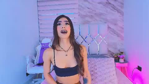 colett online show from July 25, 11:52 am