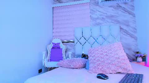 colett online show from July 29, 11:52 am
