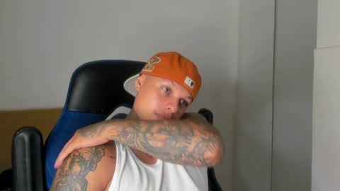 Snapshot of colin_prince2 chatting on December 19, 5:51 am COLIN online show from December 19, 5:51 am