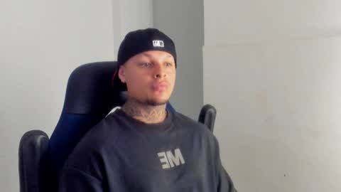 Snapshot of colin_prince2 chatting on December 22, 7:52 pm COLIN online show from December 22, 7:52 pm