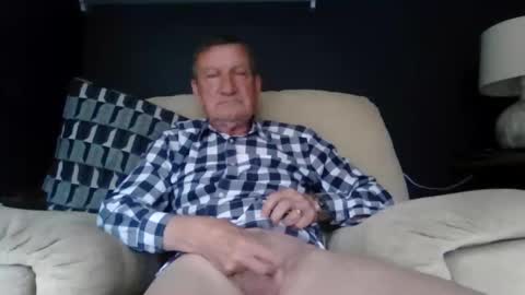 Snapshot of colinbeech chatting on May 13, 2:25 pm colinbeech online show from May 13, 2:25 pm