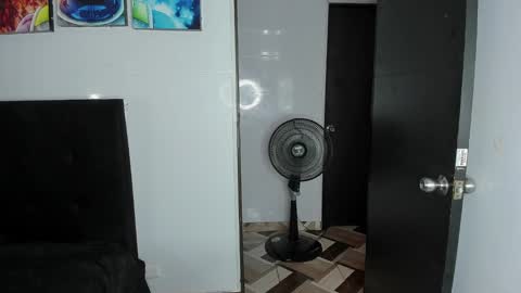 college_muscle_ass online show from January 29, 2:10 pm