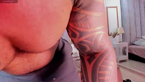 college_muscle_ass online show from September 18, 1:57 pm