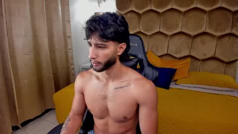 Snapshot of collins_emmett chatting on April 2, 6:00 am EMMETT COLLINS online show from April 2, 6:00 am